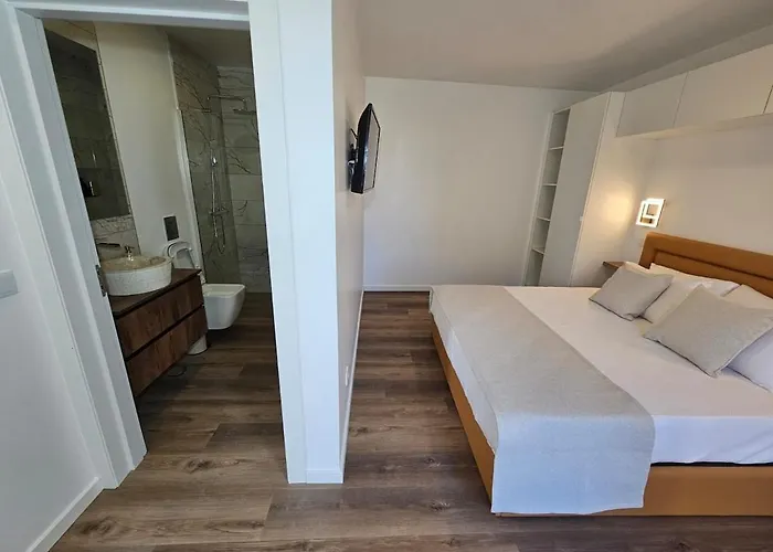 וילה Ladeira Dos Zimbreiros - 3 Bedroom, Jacuzzi, Gym, Ac, Pool With Optional Heated Water פול דו מאר