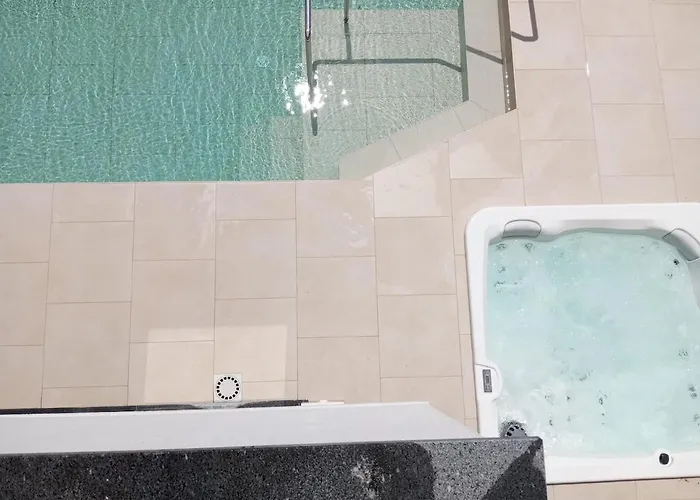 Ladeira Dos Zimbreiros - 3 Bedroom, Jacuzzi, Gym, Ac, Pool With Optional Heated Water 폴 두 마르